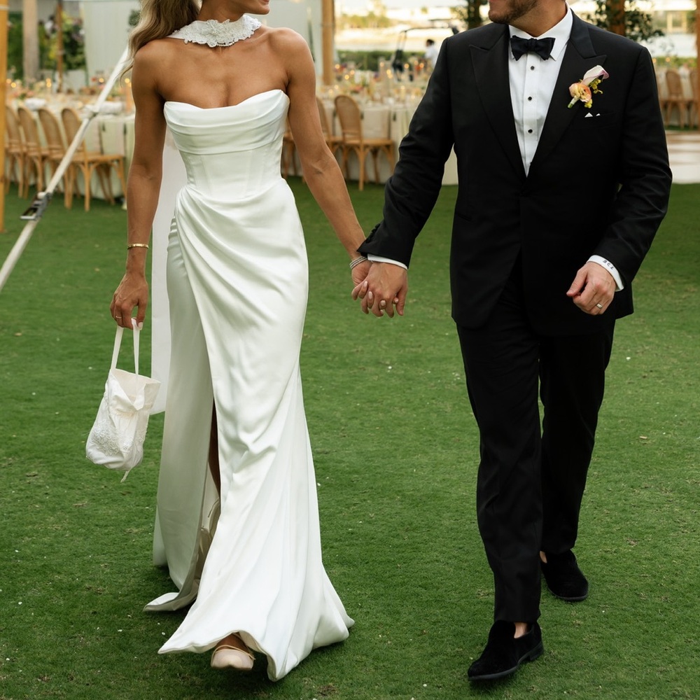 KYHA Apollo Gown Wedding Dress Size 3 Detachable Sleeves (Never Worn)